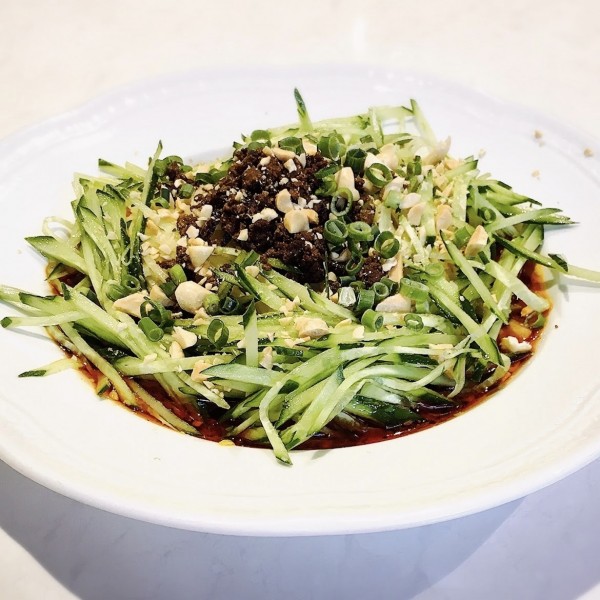 「四川風汁なし担タン麺」@龍華楼 新館の写真