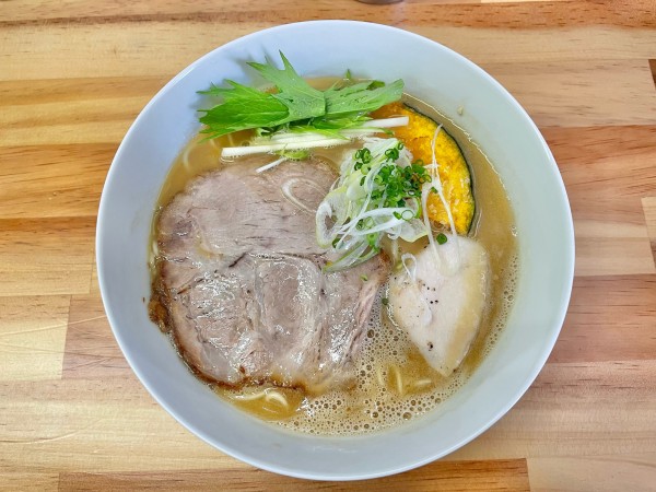 「濃厚鶏白湯ラーメン」@横道屋の写真