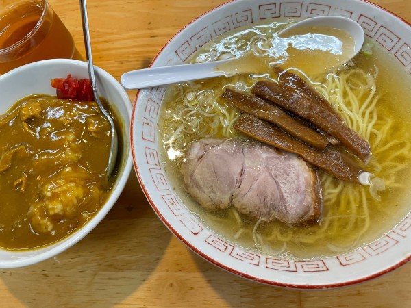 「中華そば／中（700円）＋半カレー（350円）」@中華そば さとうの写真