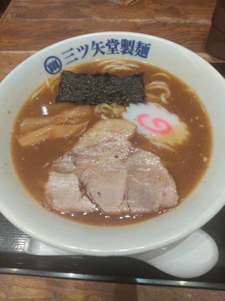 「豚骨魚介ラーメン」@三ツ矢堂製麺 流山おおたかの森S.C店の写真