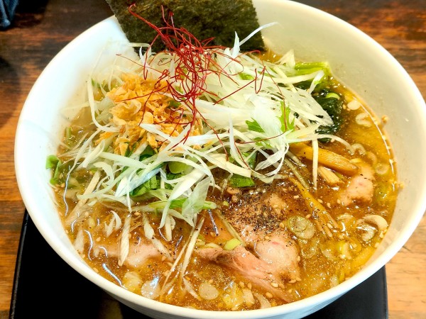 「鶏塩煮干しらーめん」@屋台らーめん 鷹流 高田馬場店の写真