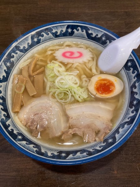 「しょうゆらーめん」@手打ちらーめん 麺之介の写真