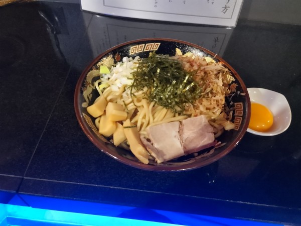 「あぶらそば750円 中盛+100円 卵黄+50円」@麺屋 お杉の写真