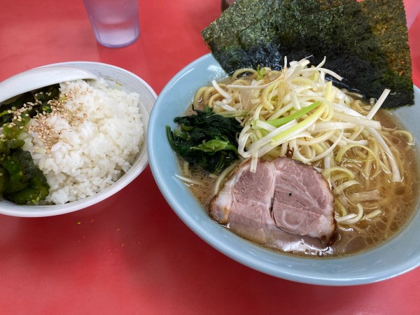 「ネギラーメン中盛(コイメオオメ)¥1030+ライス¥150」@ラーメン ひなた屋の写真