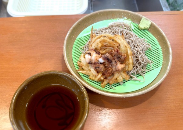 「冷げそ天そば(480円)」@亀有そばの写真