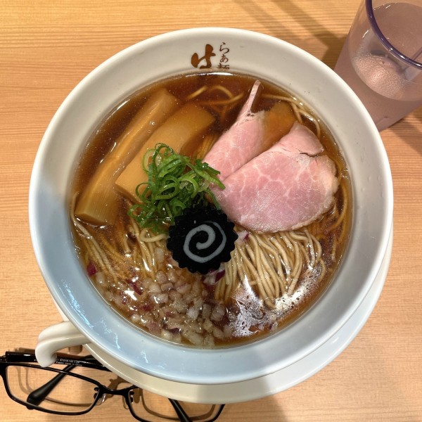 「炭火焼鯵煮干そば」@らぁ麺 はやし田 町田店の写真