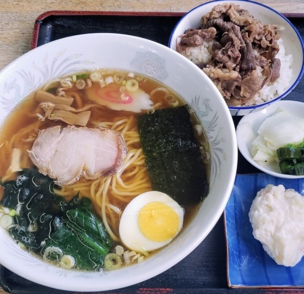 「ミニ牛焼丼ラーメンセット ７００円」@日吉の写真