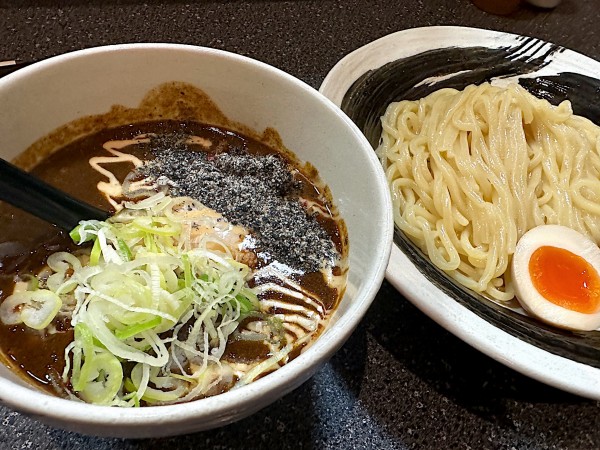 「黒辛つけ麺＋味玉」@つけ麺道 開花屋一貫 名古屋店の写真