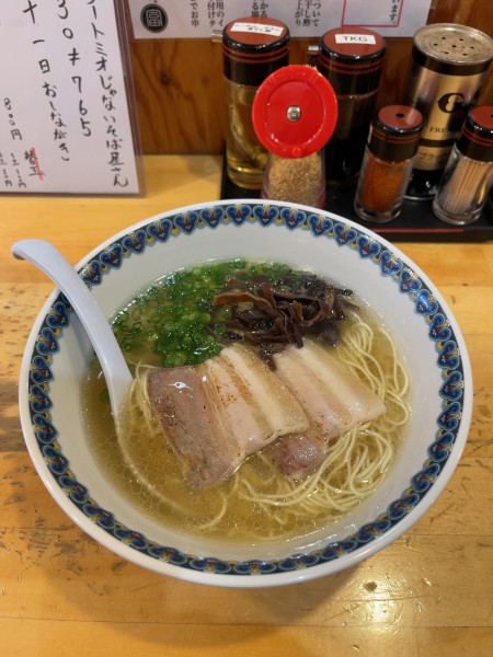 「豚骨ラーメン（800円）」@らーめんセンタートミオじゃないそば屋さん 1030≠765の写真