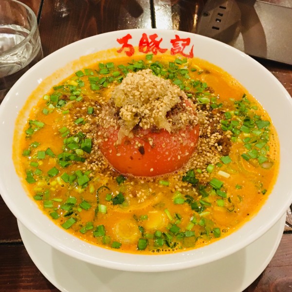 「赤トマト担々麺」@万豚記 ヨドバシ横浜店の写真