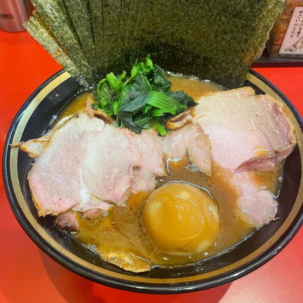 「燻製チャーシュー　ラーメン」@横浜家系ラーメン 大﨑家の写真