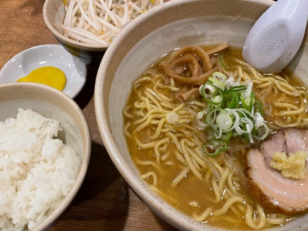 「味噌＋ライス（850円）＋もやし（50円）」@らーめん 福籠の写真