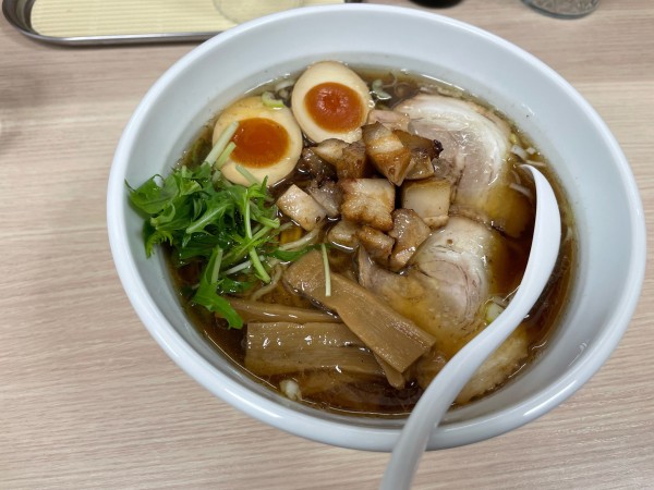 「そらスペ醤油 大盛 980」@めん屋 そら 江戸川中央店の写真