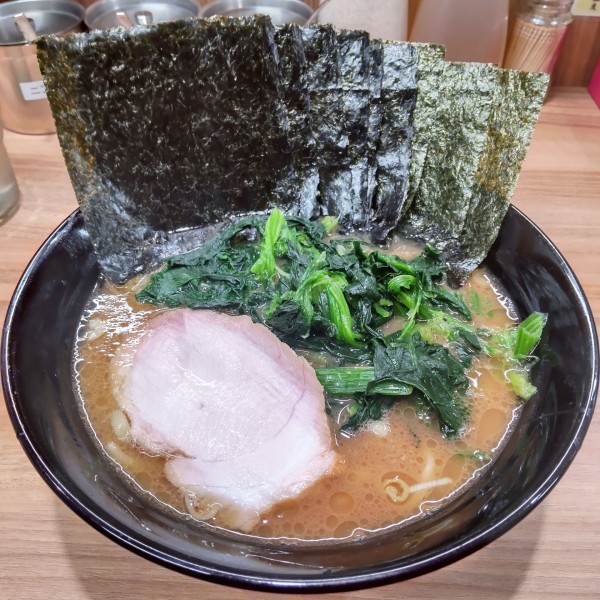「ラーメン 並＋高級のり＋ほうれん草（￥1,050）」@横浜ラーメン 響家の写真