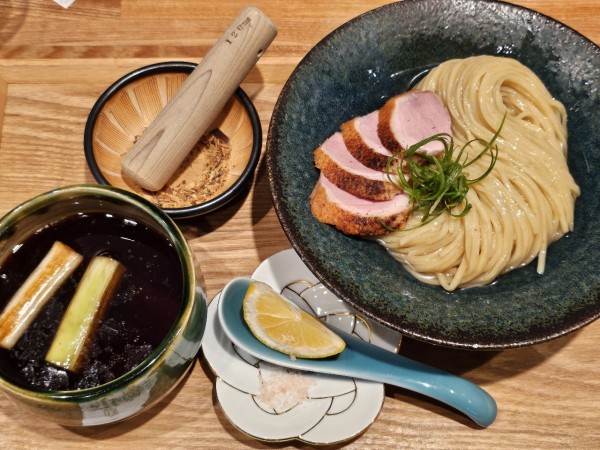 「【季節限定】鴨と昆布水のつけ蕎麦　1000円」@つけ蕎麦 津桜の写真