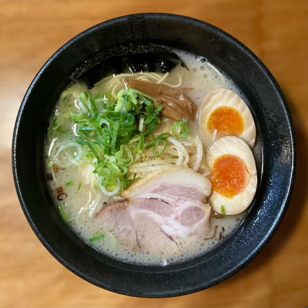 「吉らーめん味玉入り、替玉」@九州ラーメン 博多吉もんの写真