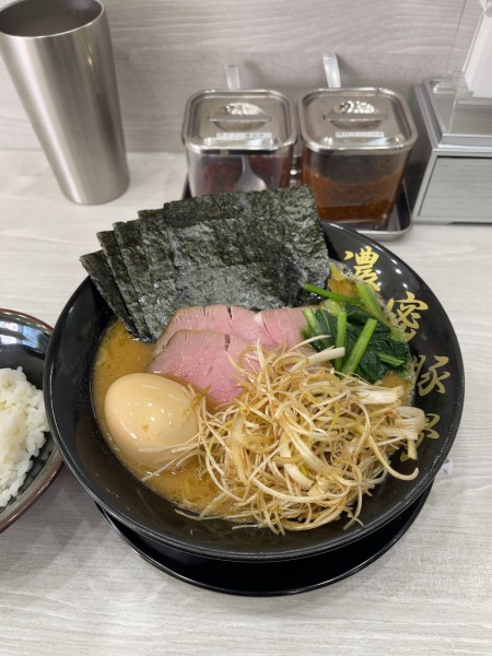 「特製濃密豚骨+味付きネギ（1400円）」@濃密豚骨 福はらの写真