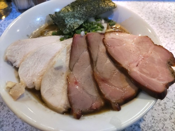 「チャーシュー濃厚煮干しラーメン1250円+和え玉250円」@破壊的イノベーションの写真