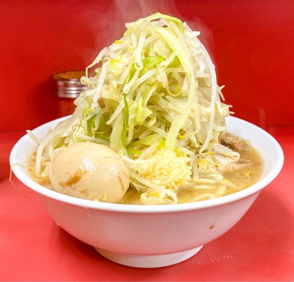 「小ラーメン ¥900 味付け玉子 ¥100」@ラーメン二郎 ひばりヶ丘駅前店の写真