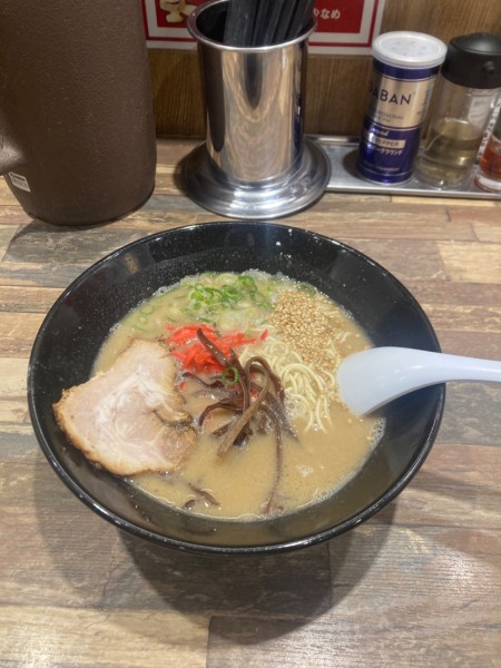「豚骨ラーメン　800円　無限替玉」@うまいラーメン 松福 静岡店の写真