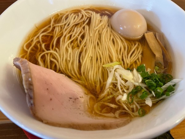 「細麺しょうゆ850円+味付け玉子100円」@ラーメンハウス ブレーンバスターの写真