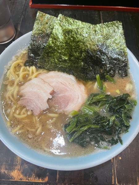 「ラーメン（中盛り）」@らーめんありがた家の写真