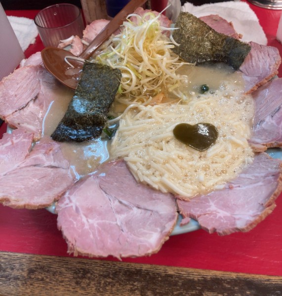 「ネギとろチャーシューメン（正油）中盛　1200円」@壱発ラーメン 八王子店の写真