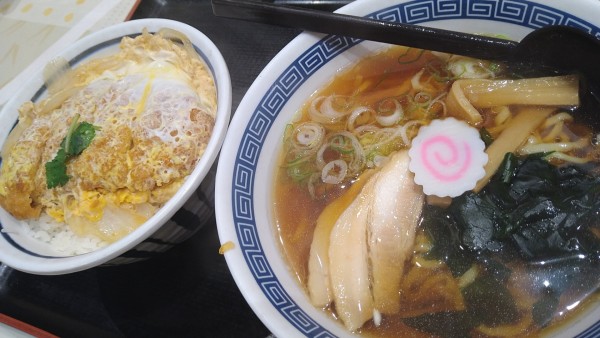 「かつ丼、ラーメンセット」@山田うどん 新座畑中店の写真
