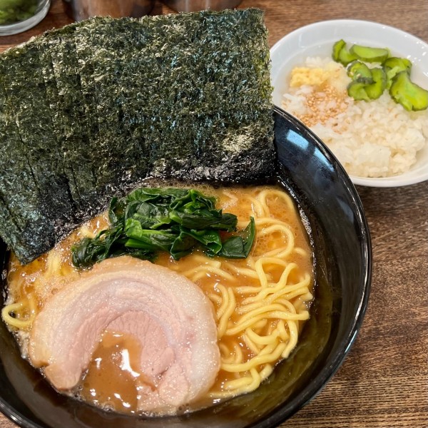 「ラーメン＋海苔増し＋無料ライス」@麺家 GOOD LUCK 総本店の写真