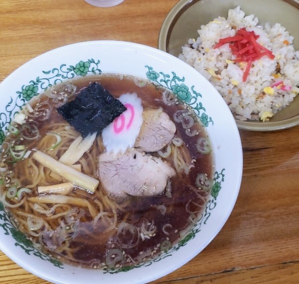「ラーメンと半チャーハン 900円」@ミナミ食堂の写真