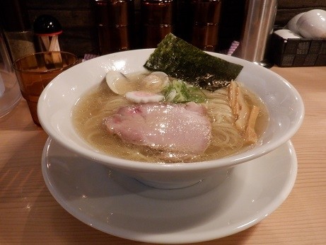「貝だし汐ラーメン」@クラム&チキンヌードル クラチキの写真