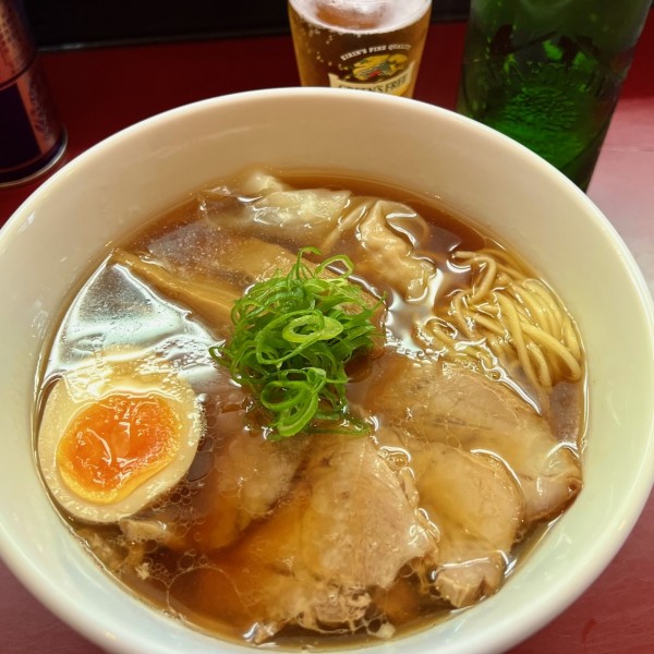 「特製醤油らぁ麺＋瓶ビール小」@らぁ麺 松しんの写真