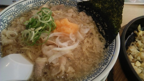 「熟成醤油ラーメン 肉そば 759円＋ランチチャーハンセット」@丸源ラーメン 西新井店の写真