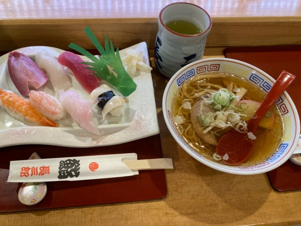 「すし・ラーメンセット（松）」@長三郎鮨の写真