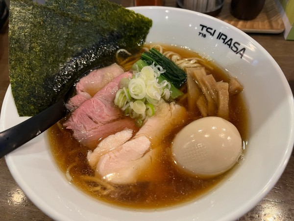 「鶏中華醤油（平打ち）」@ラーメン翼の写真