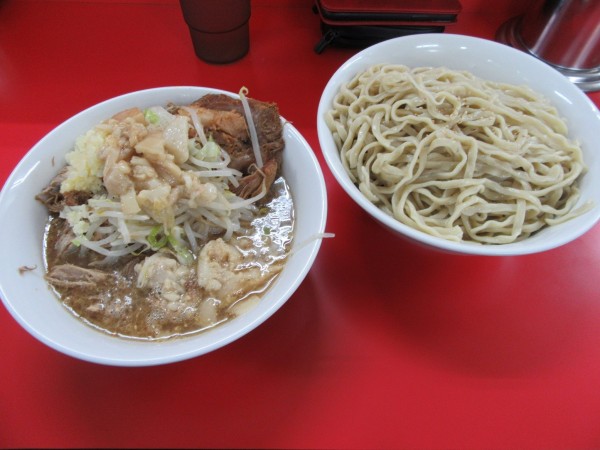 「ラーメン小（９００円）＋つけ麺にんにく味１００円＋豚増し」@ラーメン二郎 柏店の写真
