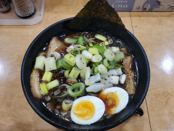 「ブラックラーメン」@らーめん 世界一 京橋本店の写真