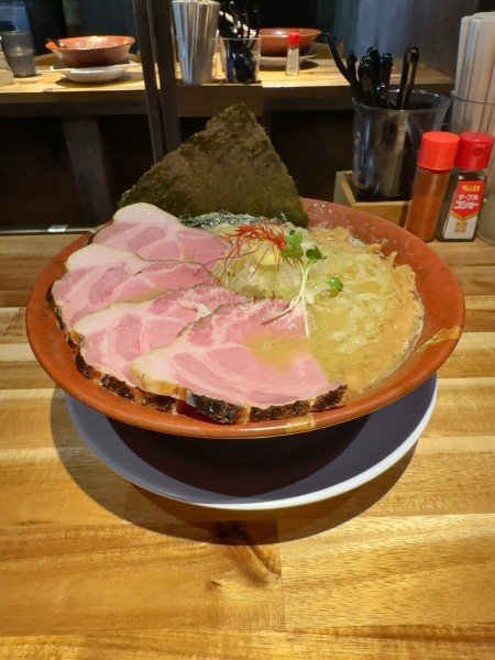 「濃厚牡蠣らぁ麺+チャーシュー」@麺屋貝夢の写真