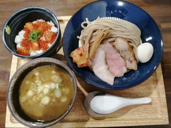 「特製魚濃つけ麺＋ルイベ風ご飯」@麺亭まきたの写真