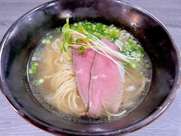 「牛塩らーめん（850円）」@さんきゃっつ ら～めんスタンド 麺とたまごの写真