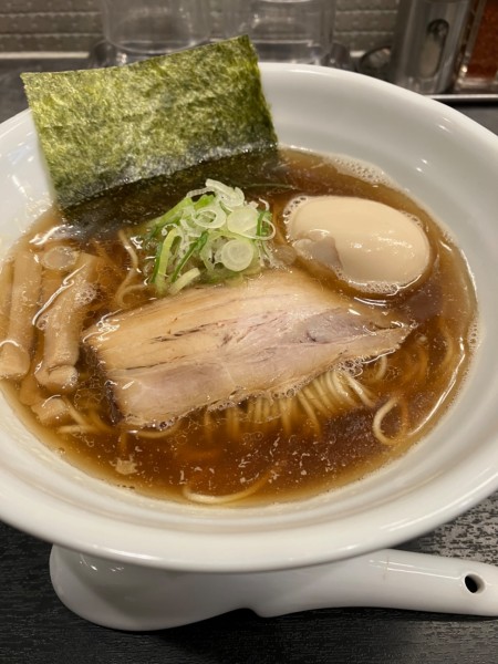 「味玉煮干し醤油ラーメン（950円）」@麺や あらたの写真