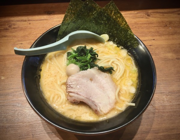 「豚骨醤油(600¥)」@横浜家系ラーメン たくみ家 水戸見和店の写真
