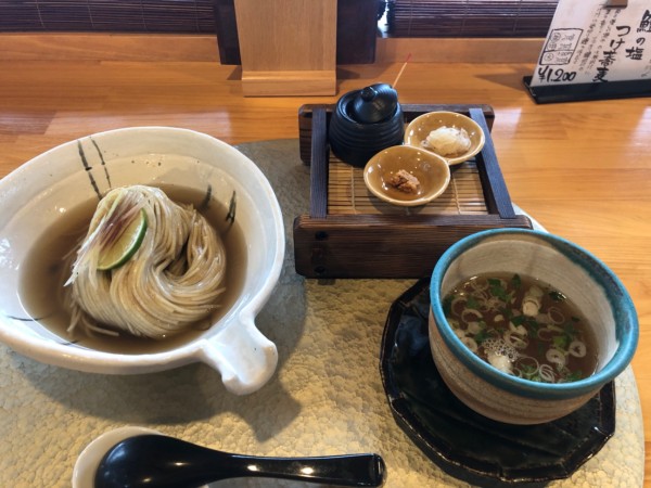 「鉄観音と大根出汁〆鱧塩つけ蕎麦」@中華蕎麦 鳴神食堂の写真