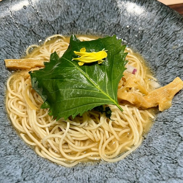 「松葉蟹の蕎麦＋鮟肝の〆そば」@与しおかの写真