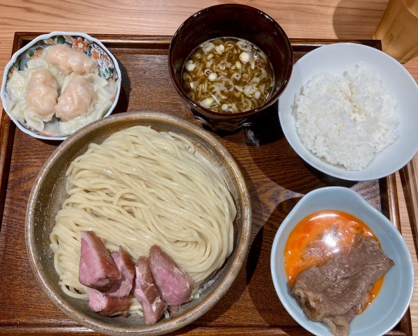 「つけめん(300g)+ワンタン+黒毛和牛サーロインご飯」@あいだやの写真
