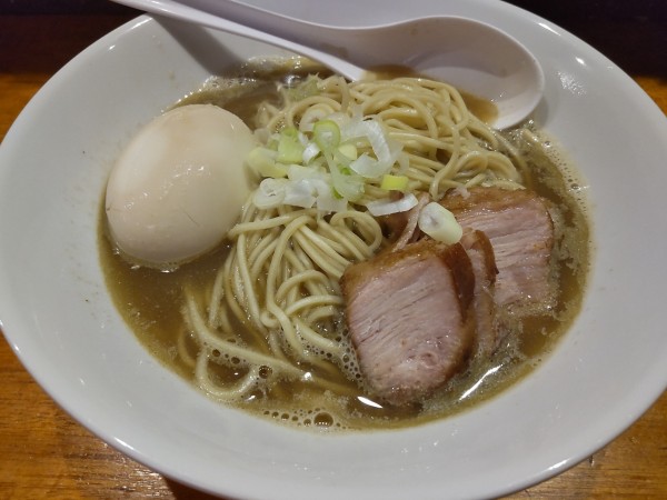 「肉そば＋味玉」@自家製麺 伊藤の写真
