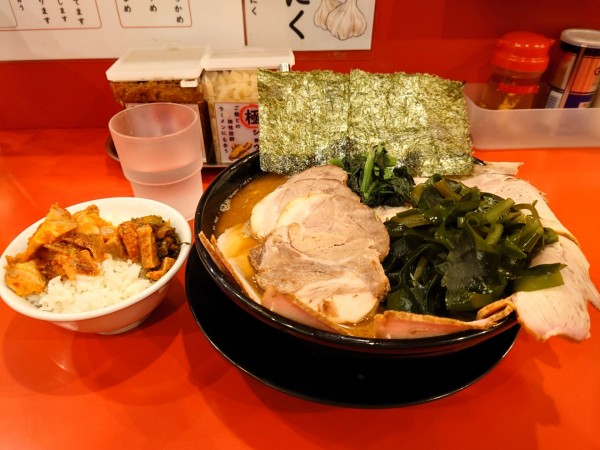 「チャーシュー麺大 煮豚 茎ワカメ ライス✖️３」@横浜家系ラーメン 大輝家の写真