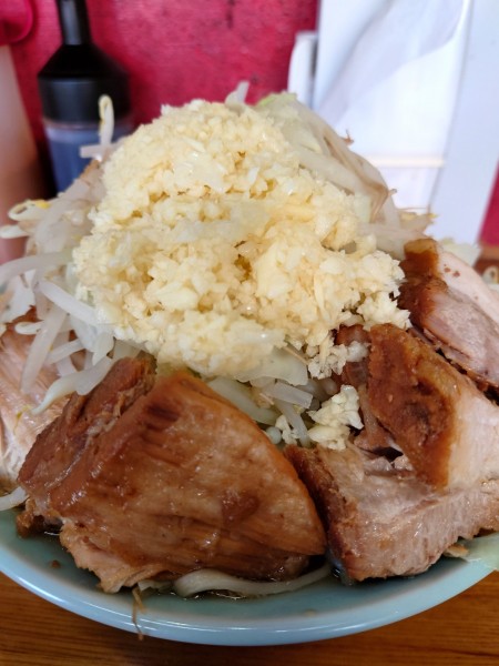 「チャーシュー麺  野菜マシ  ニンニク」@ラーメン髭の写真
