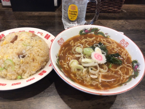 「幸せ炒飯 スープ付き(鬼煮干し) 880円」@幸せの炒飯の写真