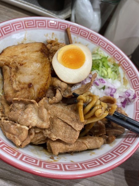 「汁無し全部増し」@徳島NOODLE ぱどるの写真